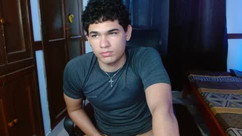 Snapshot of zyrosxk chatting on November 9, 2025, 1:53 pm antonio felipe online show from November 9, 2025, 1:53 pm