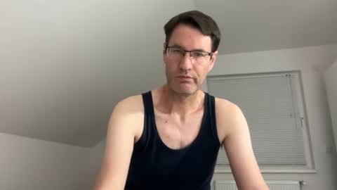 Snapshot of zzz123_cam chatting on July 19, 2026, 2:43 pm zzz123_cam online show from July 19, 2026, 2:43 pm