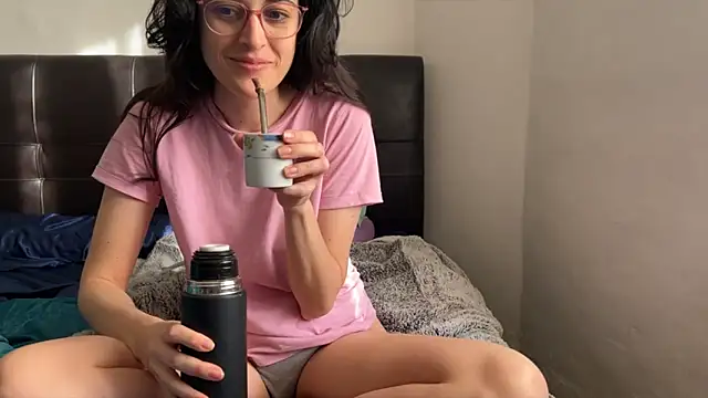 Lunaabbey online show from February 23, 2026, 8:12 am