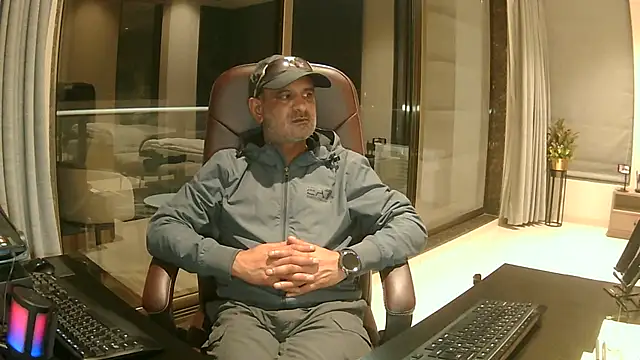 OnlineBossUK online show from January 24, 2025, 12:42 am