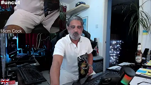 Snapshot of OnlineBossUK chatting on September 19, 2025, 9:37 pm OnlineBossUK online show from September 19, 2025, 9:37 pm