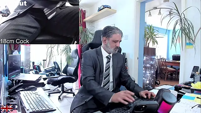 Snapshot of OnlineBossUK chatting on September 29, 2025, 12:10 pm OnlineBossUK online show from September 29, 2025, 12:10 pm