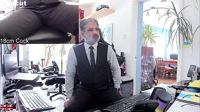 Snapshot of OnlineBossUK chatting on October 1, 2025, 1:50 pm OnlineBossUK online show from October 1, 2025, 1:50 pm