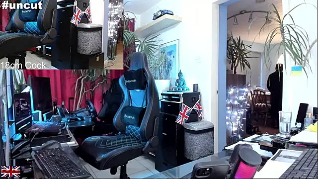 Snapshot of OnlineBossUK chatting on October 12, 2025, 6:23 am OnlineBossUK online show from October 12, 2025, 6:23 am