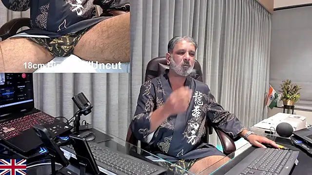 Snapshot of OnlineBossUK chatting on March 12, 2026, 4:13 pm OnlineBossUK online show from March 12, 2026, 4:13 pm