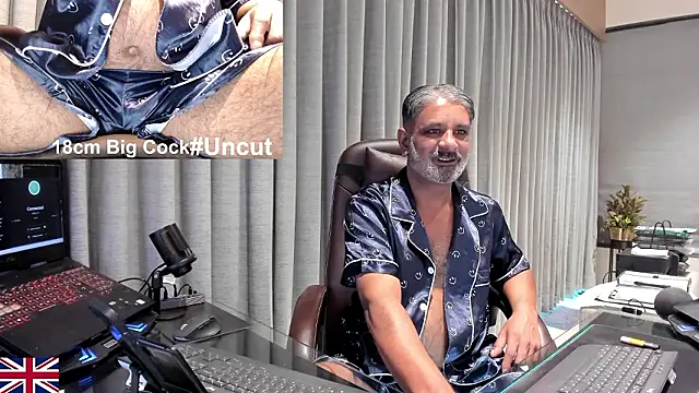 Snapshot of OnlineBossUK chatting on March 27, 2026, 3:23 am OnlineBossUK online show from March 27, 2026, 3:23 am