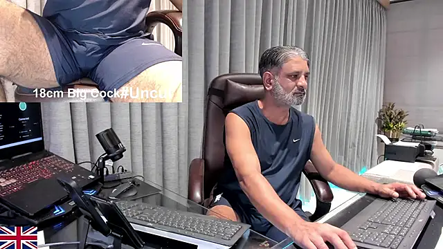 Snapshot of OnlineBossUK chatting on March 31, 2026, 10:59 am OnlineBossUK online show from March 31, 2026, 10:59 am
