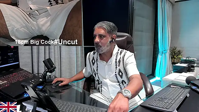 Snapshot of OnlineBossUK chatting on April 1, 2026, 1:41 pm OnlineBossUK online show from April 1, 2026, 1:41 pm