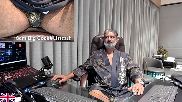 Snapshot of OnlineBossUK chatting on April 8, 2026, 7:47 pm OnlineBossUK online show from April 8, 2026, 7:47 pm