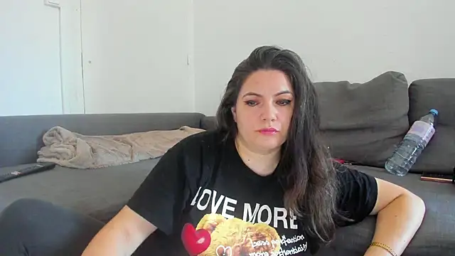 Snapshot of Squirtlady38 chatting on July 9, 2026, 10:19 am Squirtlady38 online show from July 9, 2026, 10:19 am