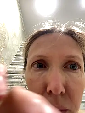 Snapshot of angelmommu chatting on October 10, 2025, 4:00 am angelmommu online show from October 10, 2025, 4:00 am