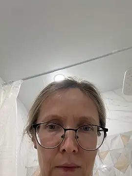 angelmommu online show from April 4, 2026, 7:39 am