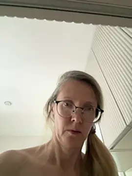 angelmommu online show from July 11, 2026, 7:11 am