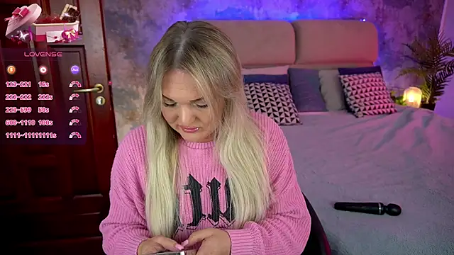 MissyMartinez online show from January 31, 2025, 8:01 am