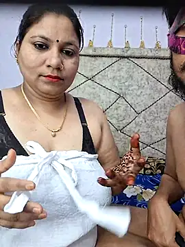 MOM-SUN-COUPLE online show from February 11, 2025, 10:48 am