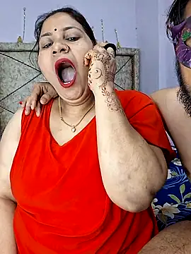 MOM-SUN-COUPLE online show from February 14, 2025, 5:25 pm