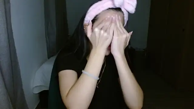 mia  lopez  online show from November 11, 2025, 4:23 am