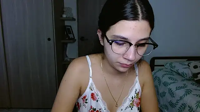 mia  lopez  online show from December 4, 2025, 1:48 am