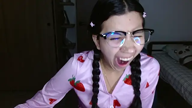 mia  lopez  online show from April 5, 2026, 1:14 am