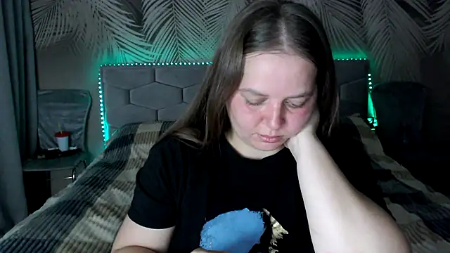 uliastar online show from September 24, 2025, 6:39 am