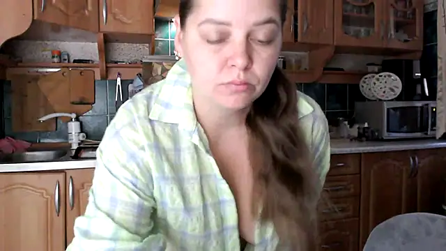 uliastar online show from October 5, 2025, 5:39 am