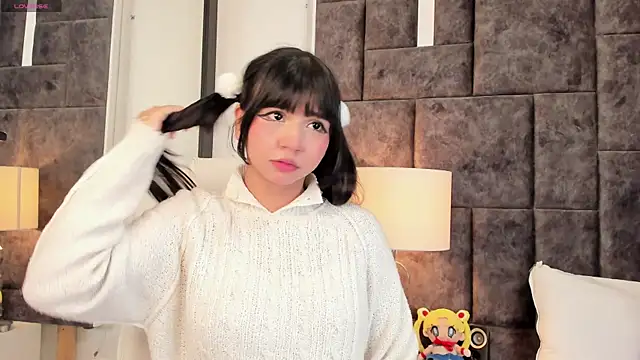 Snapshot of Petit-Rosse chatting on December 13, 2024, 2:43 am Petit-Rosse online show from December 13, 2024, 2:43 am