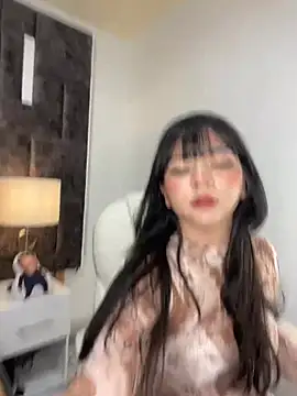 Snapshot of Petit-Rosse chatting on March 12, 2025, 10:17 pm Petit-Rosse online show from March 12, 2025, 10:17 pm