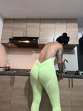 valeriia25  online show from November 26, 2025, 12:44 am