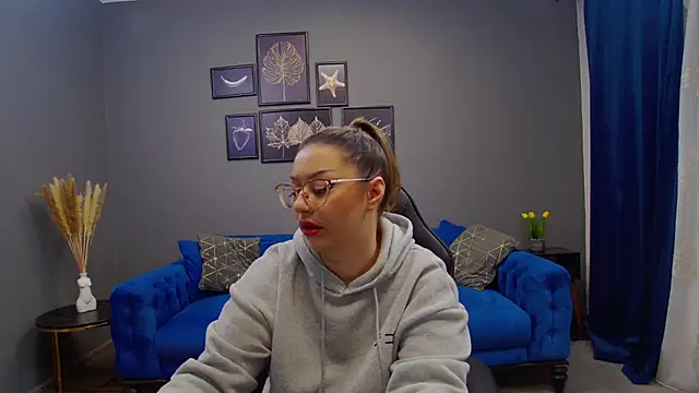 Katewalker  online show from December 7, 2024, 5:09 pm