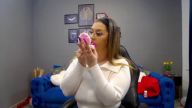 Katewalker  online show from February 12, 2025, 6:09 pm