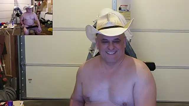 Snapshot of Foxhunt99 chatting on March 2, 2025, 6:05 am Foxhunt99 online show from March 2, 2025, 6:05 am