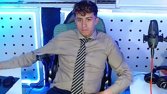 Darko0717 online show from September 26, 2025, 11:42 pm