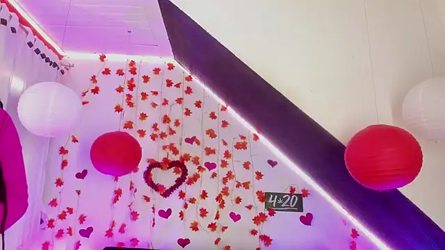 Snapshot of Cata_green chatting on February 17, 2025, 8:47 pm Cata green online show from February 17, 2025, 8:47 pm