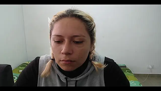 Snapshot of MommyMiaWs chatting on February 7, 2025, 1:43 pm MommyMiaWs online show from February 7, 2025, 1:43 pm