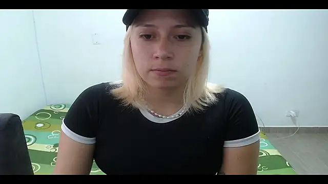 Snapshot of MommyMiaWs chatting on February 9, 2025, 1:25 pm MommyMiaWs online show from February 9, 2025, 1:25 pm