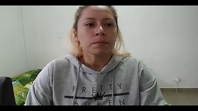 Snapshot of MommyMiaWs chatting on February 13, 2025, 12:54 pm MommyMiaWs online show from February 13, 2025, 12:54 pm