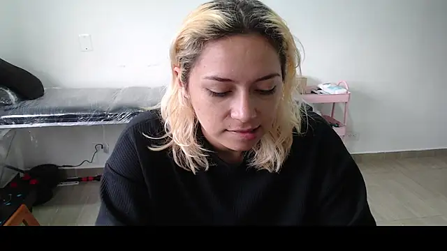 Snapshot of MommyMiaWs chatting on March 4, 2025, 12:22 pm MommyMiaWs online show from March 4, 2025, 12:22 pm