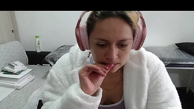 Snapshot of MommyMiaWs chatting on March 18, 2025, 5:31 pm MommyMiaWs online show from March 18, 2025, 5:31 pm