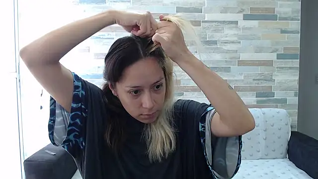 Snapshot of MommyMiaWs chatting on October 5, 2025, 1:09 pm MommyMiaWs online show from October 5, 2025, 1:09 pm