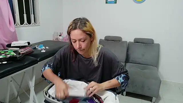 MommyMiaWs online show from November 23, 2025, 3:06 am