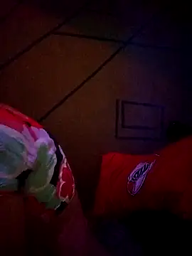 estefyzapata online show from October 6, 2025, 11:57 pm