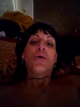 estefyzapata online show from October 14, 2025, 8:09 pm