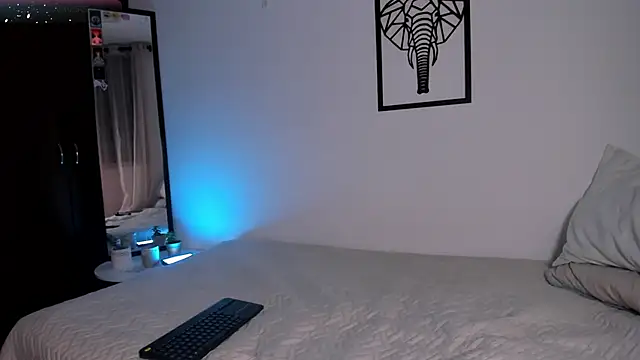 Snapshot of emilybae_ chatting on October 28, 2025, 12:47 am emilybae online show from October 28, 2025, 12:47 am