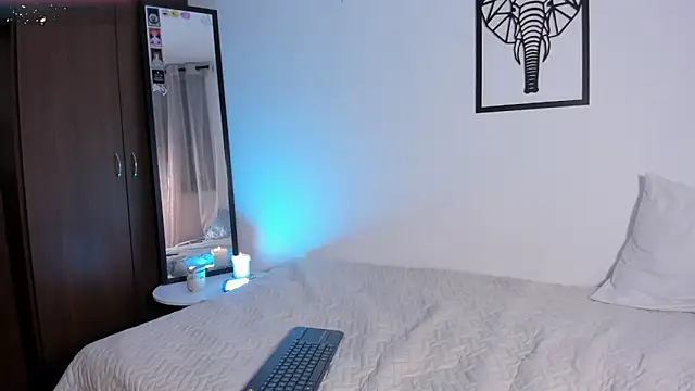 emilybae  online show from November 19, 2025, 1:05 am