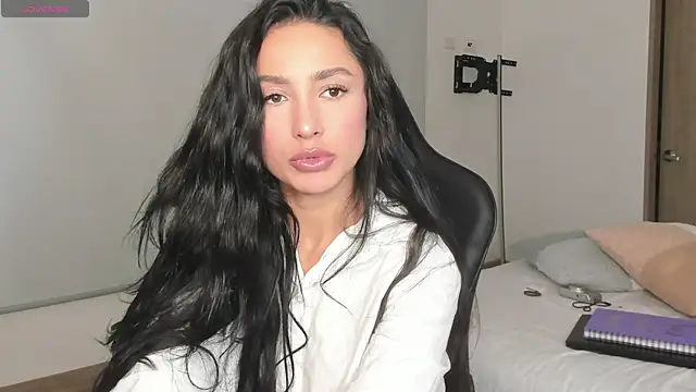 EvaMoet online show from February 27, 2025, 8:06 am