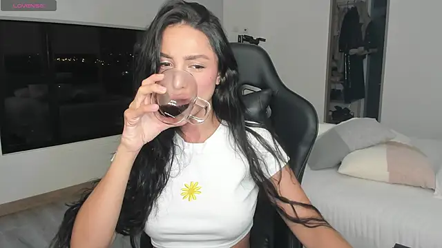 EvaMoet online show from March 7, 2025, 5:08 am