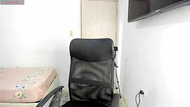 Snapshot of tracycum chatting on October 2, 2025, 7:43 pm tracycum online show from October 2, 2025, 7:43 pm