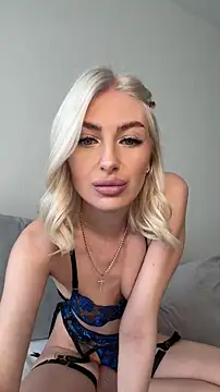 Snapshot of Mia_Roxie chatting on May 12, 2026, 3:14 am Mia Roxie online show from May 12, 2026, 3:14 am