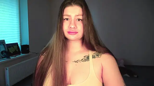 JuicyHelenX online show from April 13, 2026, 2:44 pm