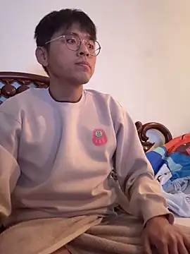 Snapshot of Aaronsuhi chatting on February 15, 2025, 10:44 am Aaronsuhi online show from February 15, 2025, 10:44 am